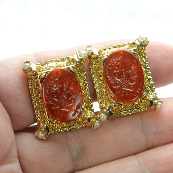 Vintage Kenneth Jay Lane KJL Pearl & Gold Carved Earrings - Picture 4 of 10